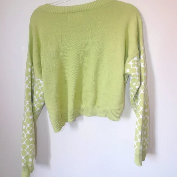 Green Flower Sweater. Size L. - Picture 3 of 3